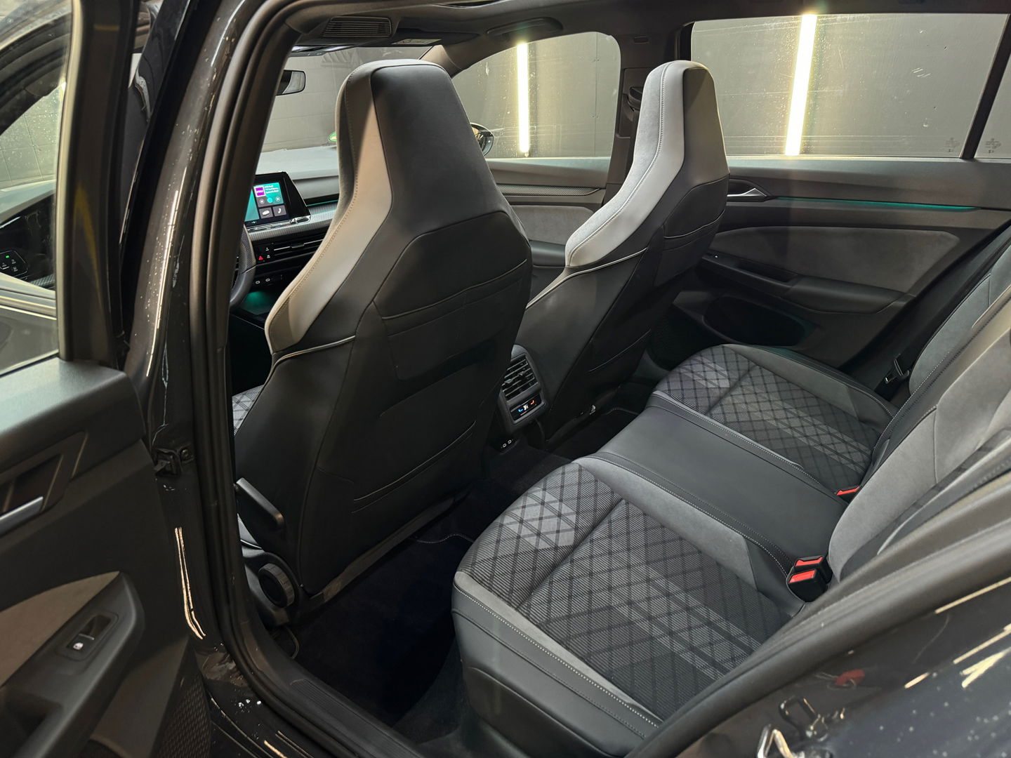 Volkswagen GOLF Variant 1.5 eTSI R-Line Pano|IQ|Trekhaak|Cam
