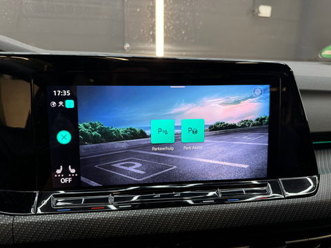 Volkswagen GOLF Variant 1.5 eTSI R-Line Pano|IQ|Trekhaak|Cam