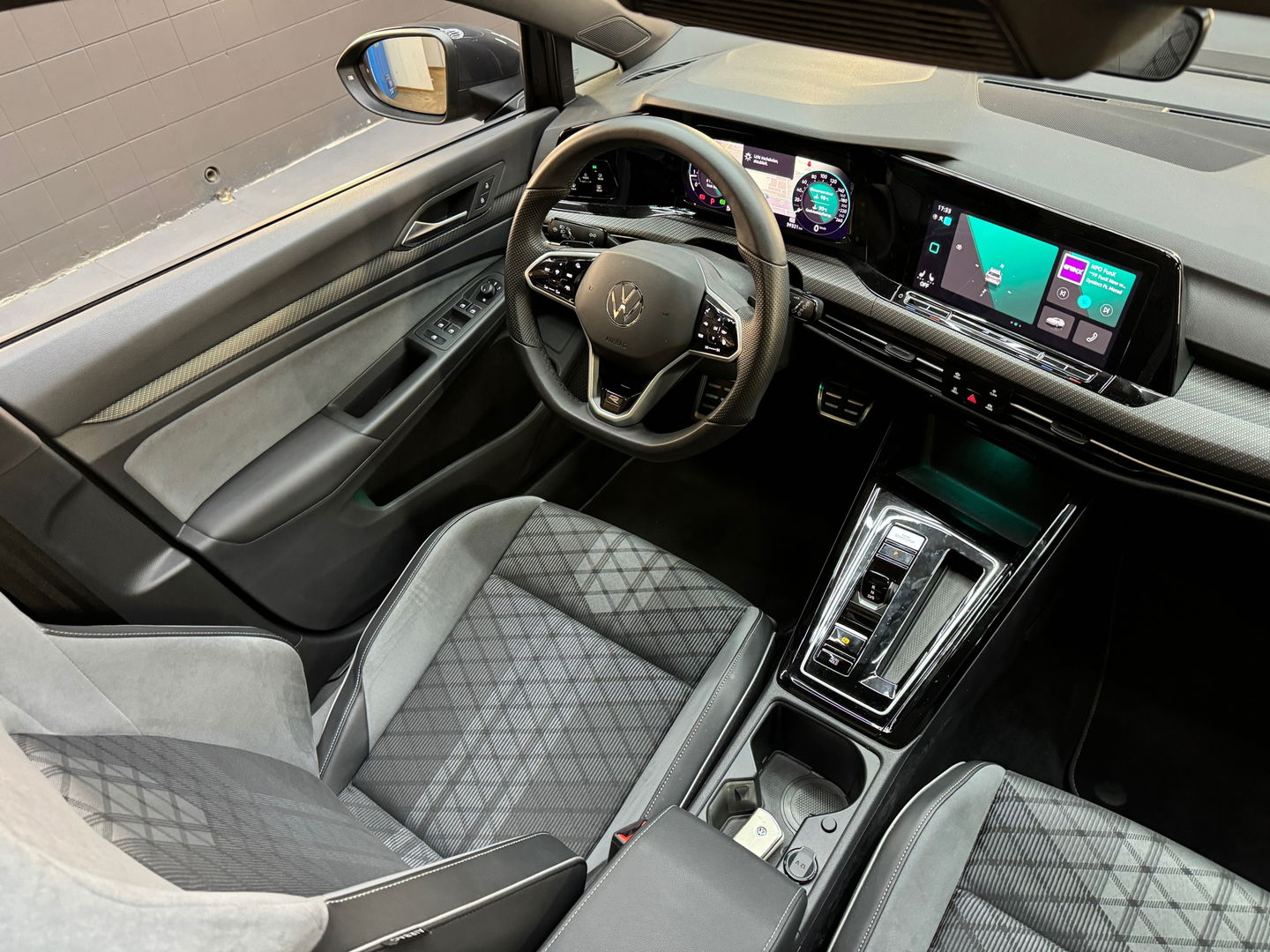 Volkswagen GOLF Variant 1.5 eTSI R-Line Pano|IQ|Trekhaak|Cam