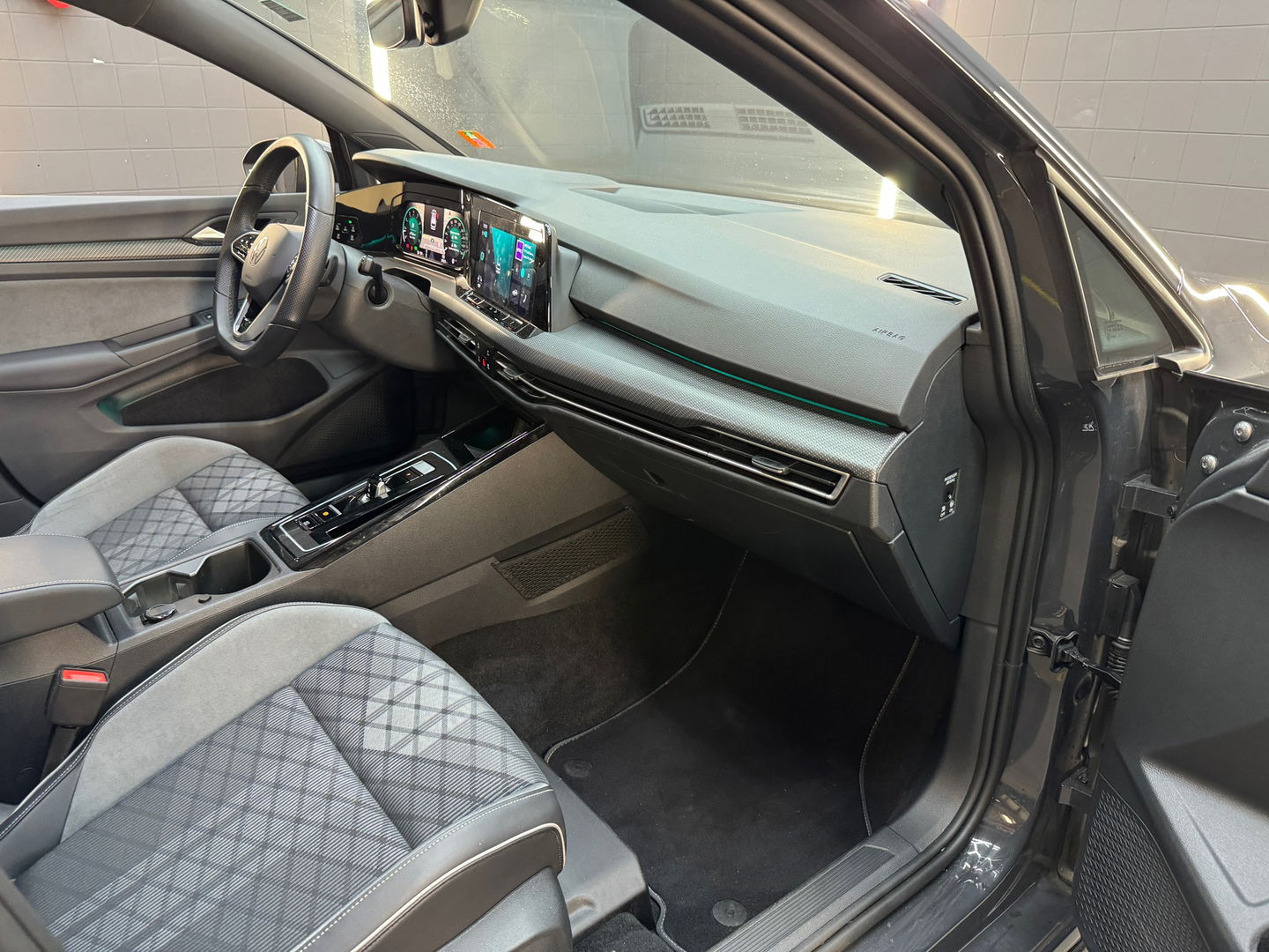 Volkswagen GOLF Variant 1.5 eTSI R-Line Pano|IQ|Trekhaak|Cam