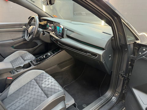 Volkswagen GOLF Variant 1.5 eTSI R-Line Pano|IQ|Trekhaak|Cam