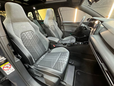 Volkswagen GOLF Variant 1.5 eTSI R-Line Pano|IQ|Trekhaak|Cam