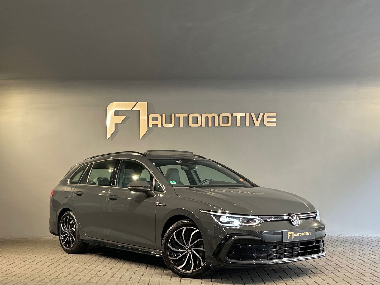 Volkswagen GOLF Variant 1.5 eTSI R-Line Pano|IQ|Trekhaak|Cam