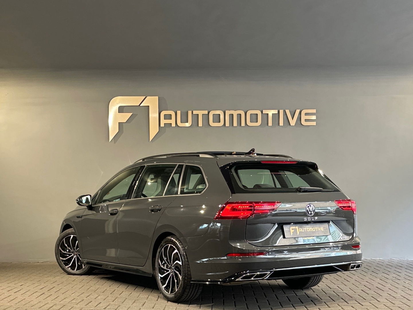 Volkswagen GOLF Variant 1.5 eTSI R-Line Pano|IQ|Trekhaak|Cam