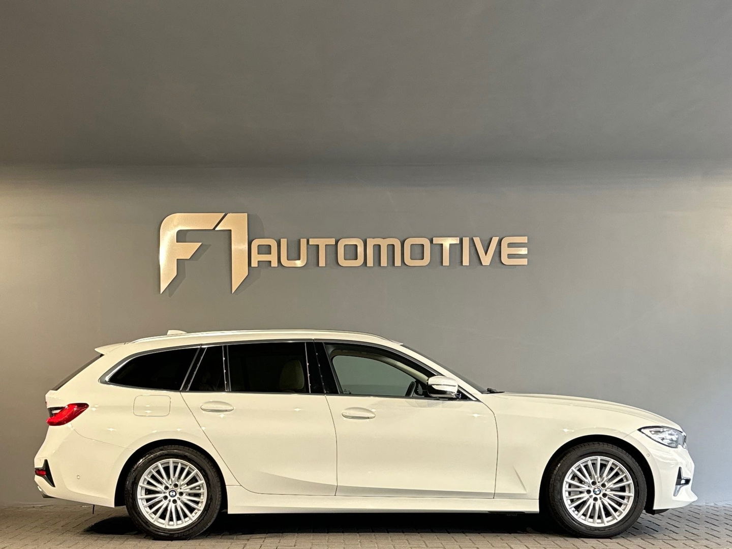 BMW 3 Serie Touring 330i xDrive Business Edition Plus Trekhaak