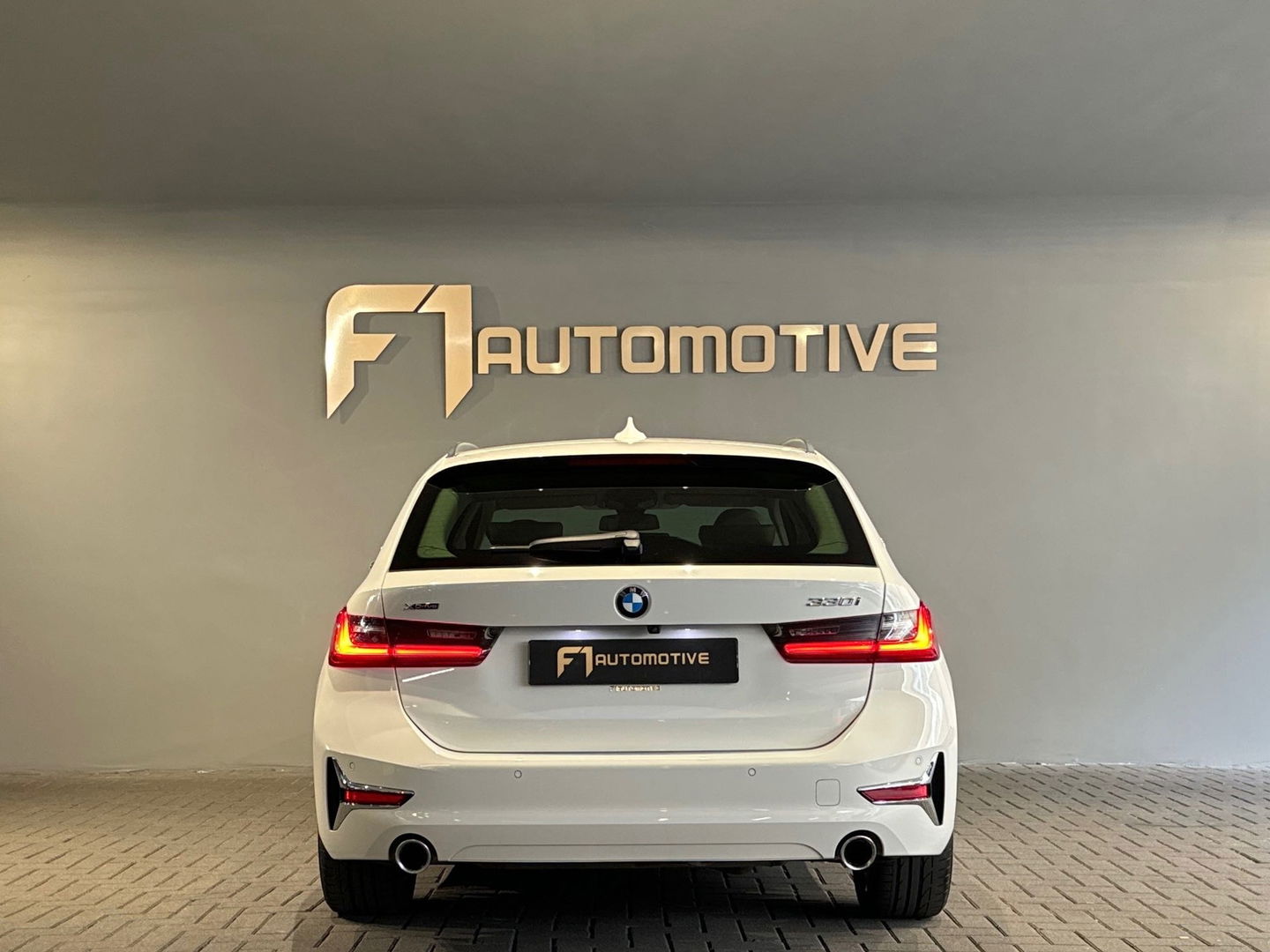BMW 3 Serie Touring 330i xDrive Business Edition Plus Trekhaak
