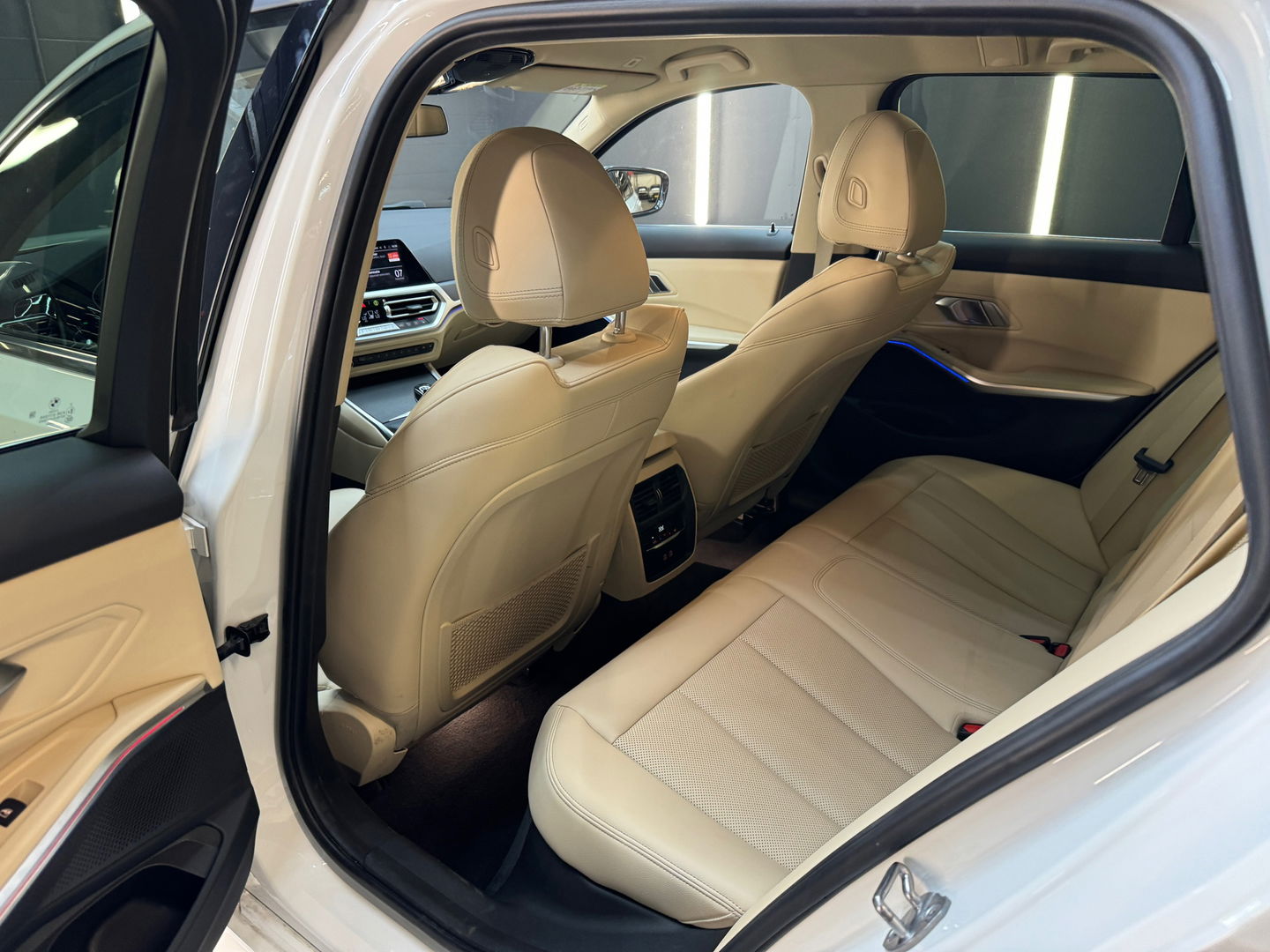 BMW 3 Serie Touring 330i xDrive Business Edition Plus Trekhaak