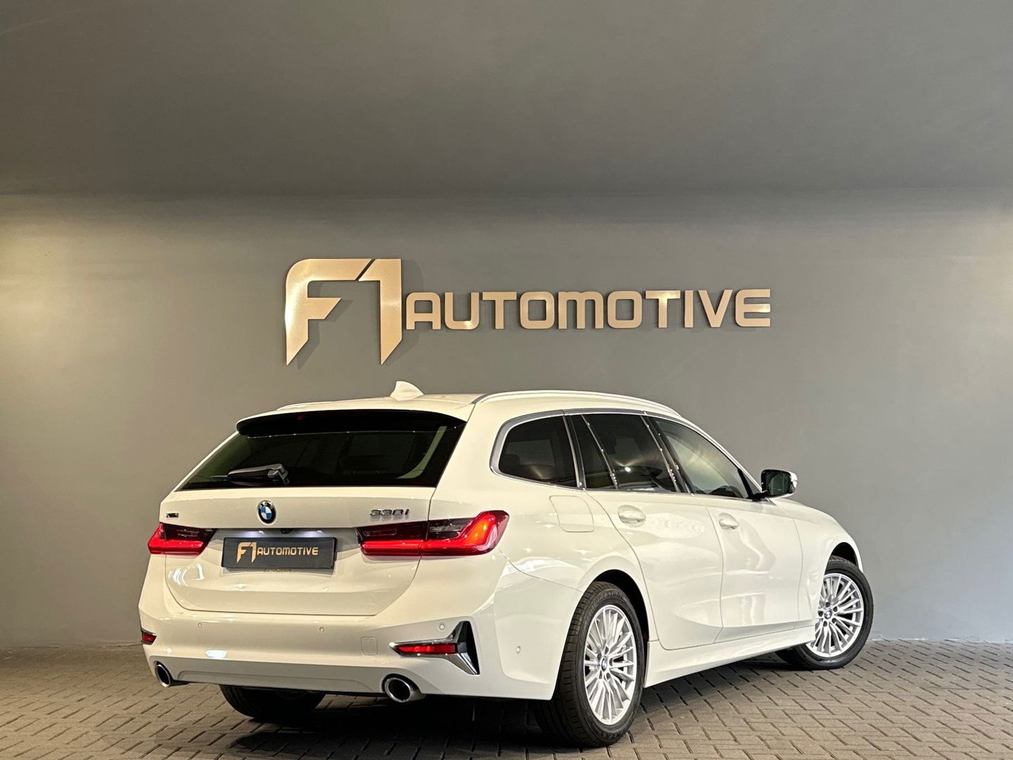 BMW 3 Serie Touring 330i xDrive Business Edition Plus Trekhaak