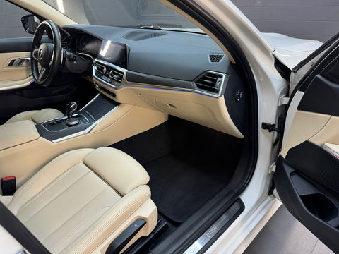 BMW 3 Serie Touring 330i xDrive Business Edition Plus Trekhaak