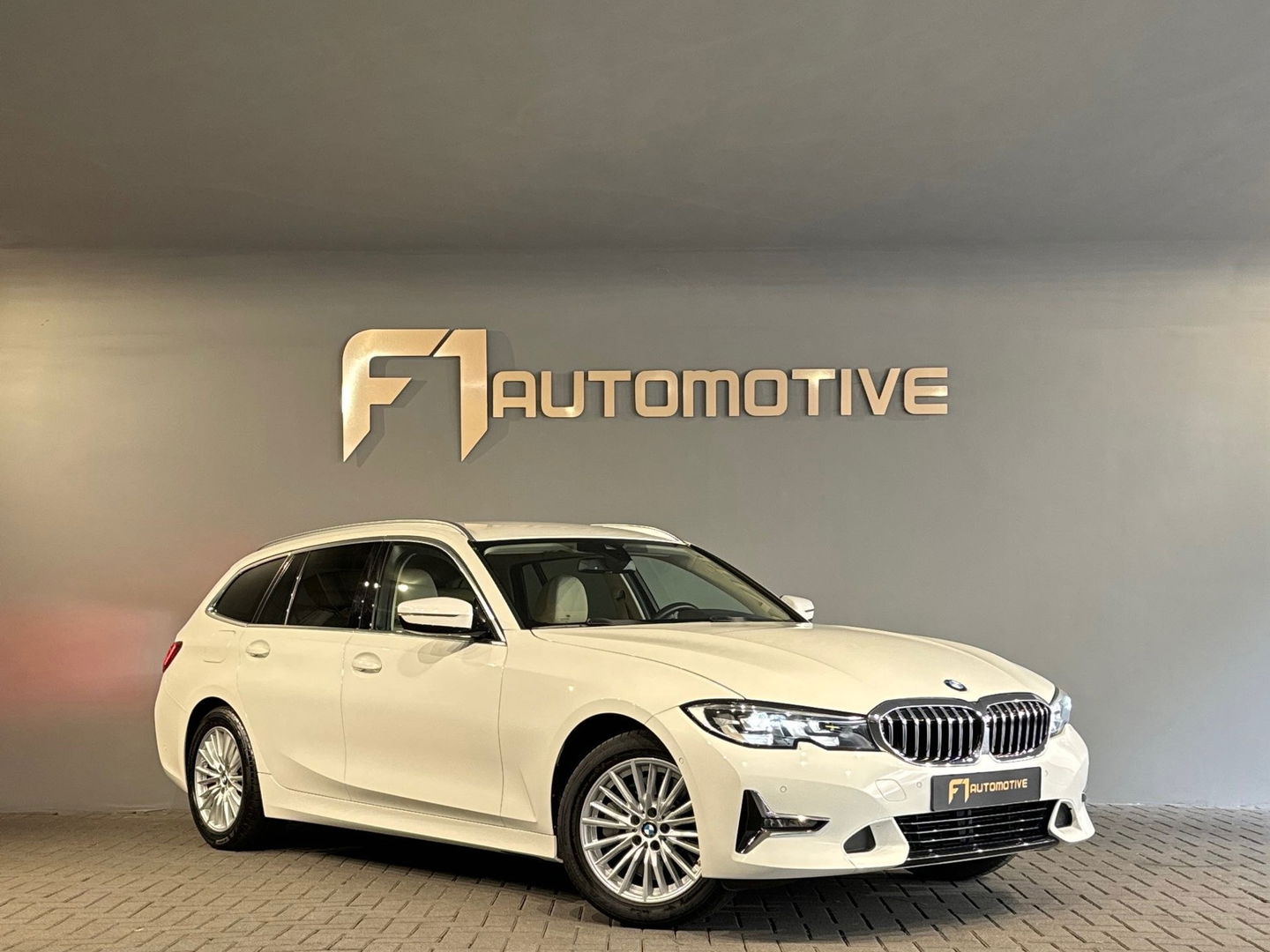 BMW 3 Serie Touring 330i xDrive Business Edition Plus Trekhaak