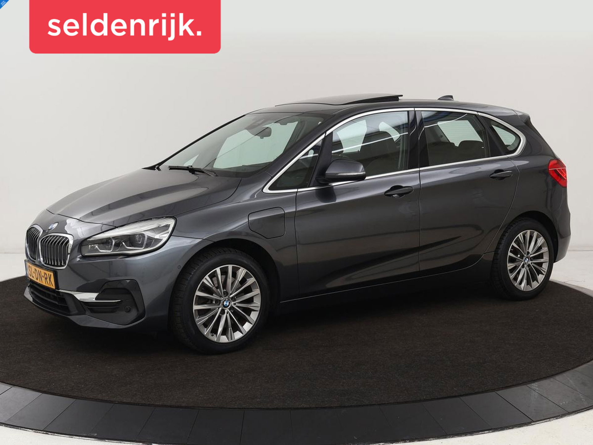 BMW 2 Serie Active Tourer 225xe iPerformance Luxury Line | Panoramadak | Leder  | Head-Up | Camera | Keyless | Navigatie | Park Assist | Adaptief LED