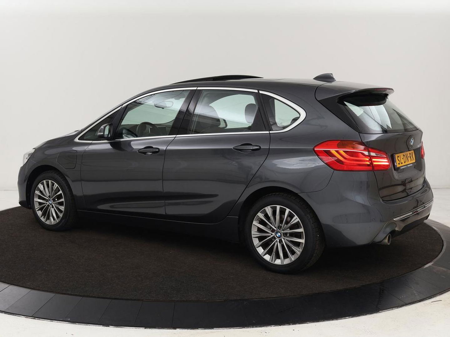 BMW 2 Serie Active Tourer 225xe iPerformance Luxury Line | Panoramadak | Leder  | Head-Up | Camera | Keyless | Navigatie | Park Assist | Adaptief LED