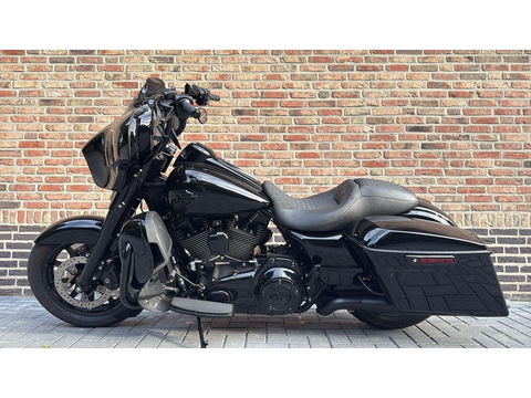 Harley Davidson Street Glide full Black Out  CVO Streetglide