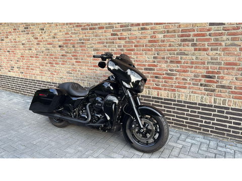Harley Davidson Street Glide full Black Out  CVO Streetglide