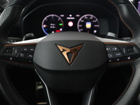 CUPRA Formentor 1.4 e-Hybrid VZ | 245pk | 360 Camera | Stoel & stuurverwarming | Adaptive cruise | Carplay | Sfeerverlichting | Navigatie | Park Assist | Keyless | PHEV | Plug In