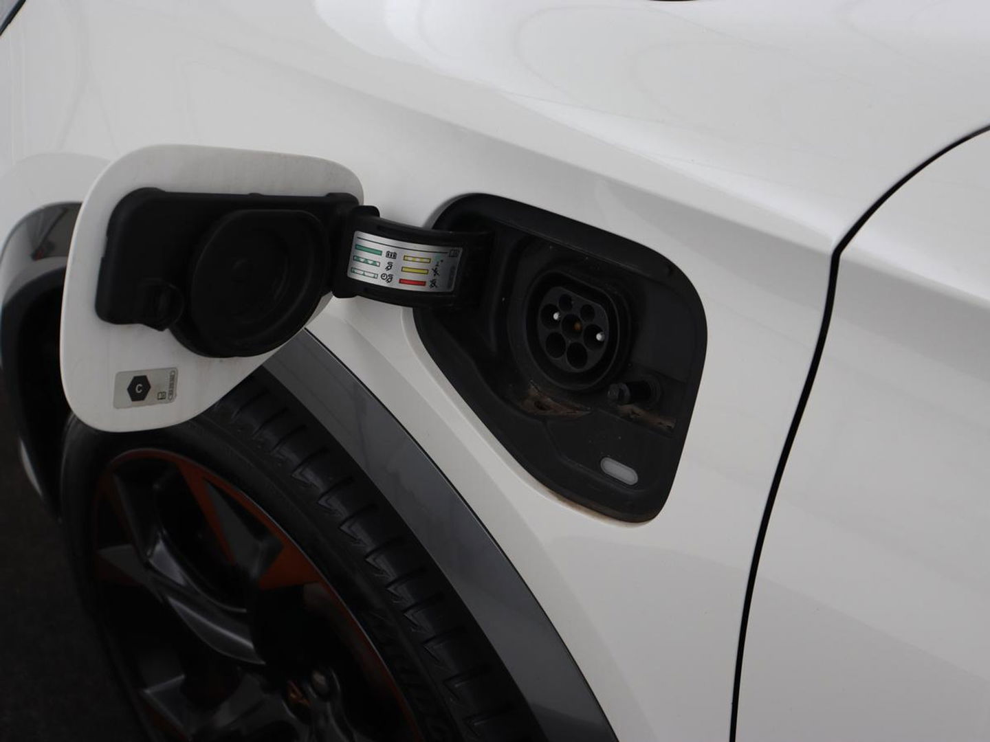 CUPRA Formentor 1.4 e-Hybrid VZ | 245pk | 360 Camera | Stoel & stuurverwarming | Adaptive cruise | Carplay | Sfeerverlichting | Navigatie | Park Assist | Keyless | PHEV | Plug In