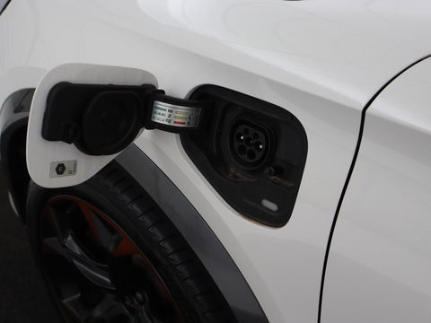 CUPRA Formentor 1.4 e-Hybrid VZ | 245pk | 360 Camera | Stoel & stuurverwarming | Adaptive cruise | Carplay | Sfeerverlichting | Navigatie | Park Assist | Keyless | PHEV | Plug In
