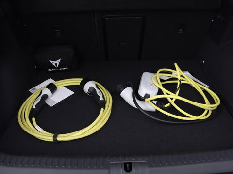CUPRA Formentor 1.4 e-Hybrid VZ | 245pk | 360 Camera | Stoel & stuurverwarming | Adaptive cruise | Carplay | Sfeerverlichting | Navigatie | Park Assist | Keyless | PHEV | Plug In