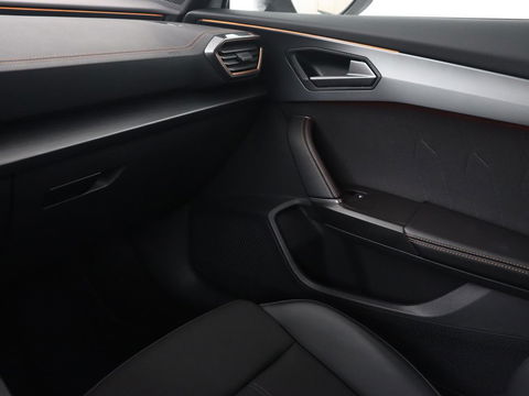 CUPRA Formentor 1.4 e-Hybrid VZ | 245pk | 360 Camera | Stoel & stuurverwarming | Adaptive cruise | Carplay | Sfeerverlichting | Navigatie | Park Assist | Keyless | PHEV | Plug In