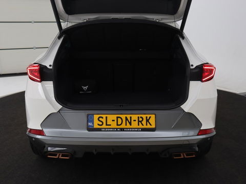 CUPRA Formentor 1.4 e-Hybrid VZ | 245pk | 360 Camera | Stoel & stuurverwarming | Adaptive cruise | Carplay | Sfeerverlichting | Navigatie | Park Assist | Keyless | PHEV | Plug In