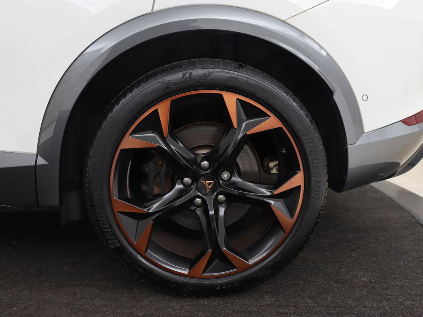 CUPRA Formentor 1.4 e-Hybrid VZ | 245pk | 360 Camera | Stoel & stuurverwarming | Adaptive cruise | Carplay | Sfeerverlichting | Navigatie | Park Assist | Keyless | PHEV | Plug In