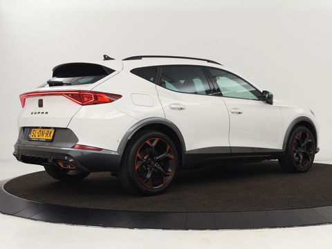 CUPRA Formentor 1.4 e-Hybrid VZ | 245pk | 360 Camera | Stoel & stuurverwarming | Adaptive cruise | Carplay | Sfeerverlichting | Navigatie | Park Assist | Keyless | PHEV | Plug In
