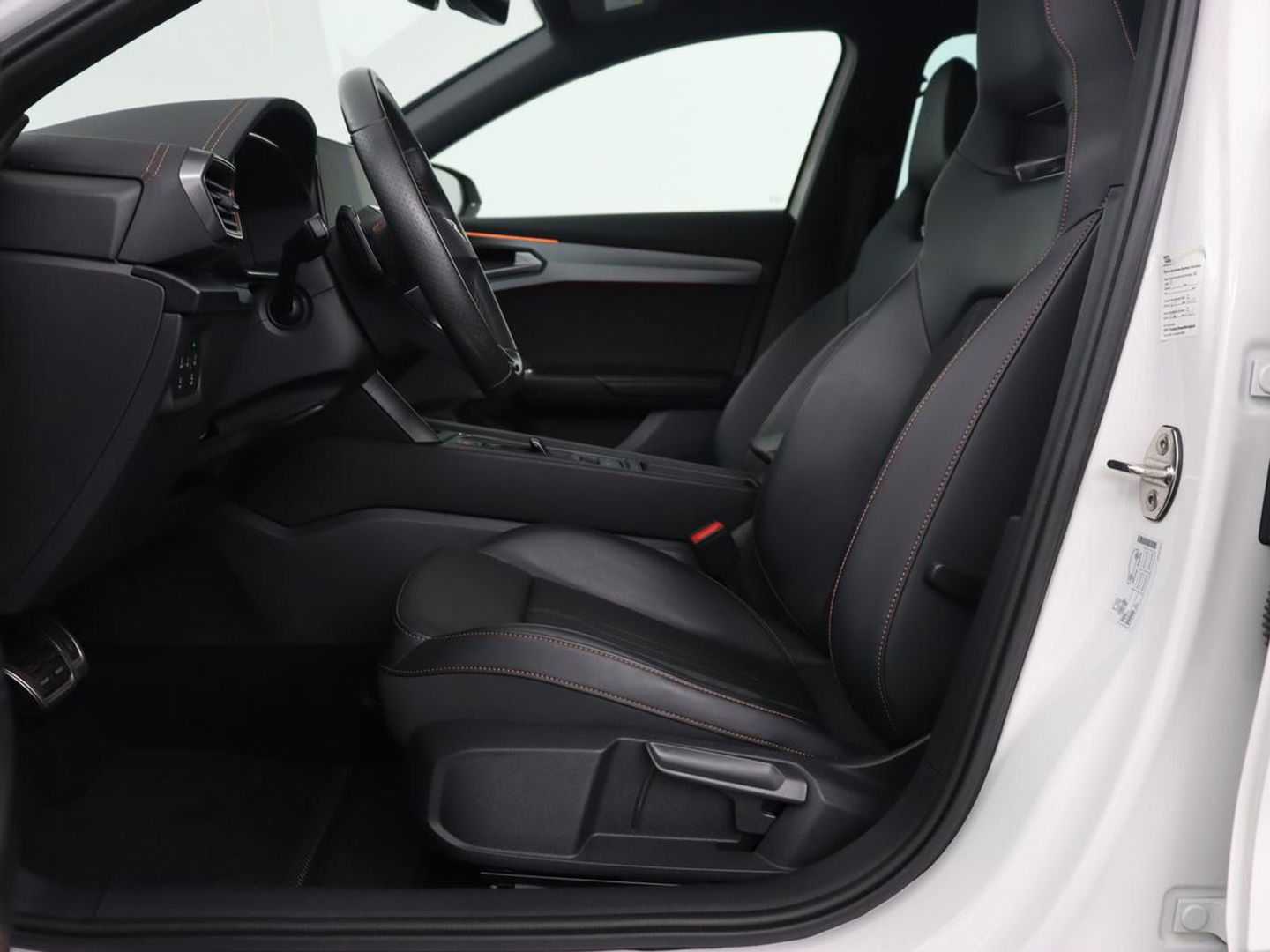 CUPRA Formentor 1.4 e-Hybrid VZ | 245pk | 360 Camera | Stoel & stuurverwarming | Adaptive cruise | Carplay | Sfeerverlichting | Navigatie | Park Assist | Keyless | PHEV | Plug In