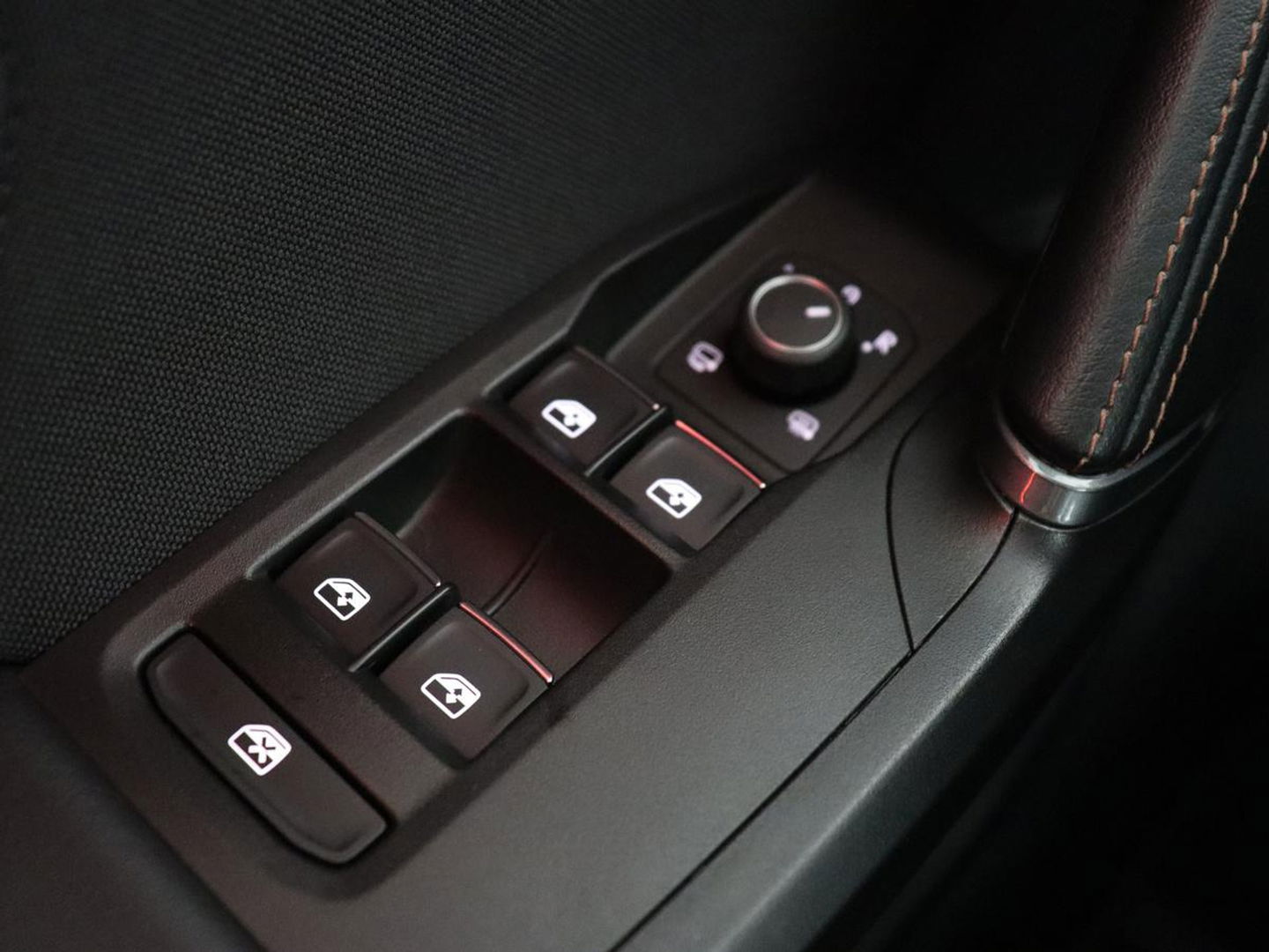 CUPRA Formentor 1.4 e-Hybrid VZ | 245pk | 360 Camera | Stoel & stuurverwarming | Adaptive cruise | Carplay | Sfeerverlichting | Navigatie | Park Assist | Keyless | PHEV | Plug In