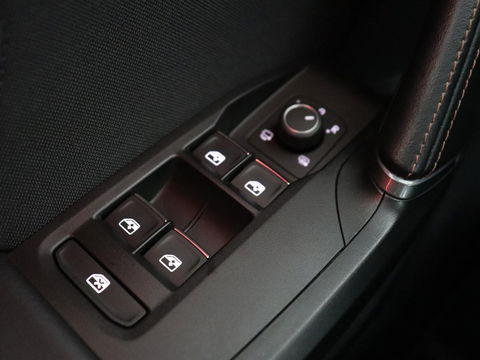 CUPRA Formentor 1.4 e-Hybrid VZ | 245pk | 360 Camera | Stoel & stuurverwarming | Adaptive cruise | Carplay | Sfeerverlichting | Navigatie | Park Assist | Keyless | PHEV | Plug In