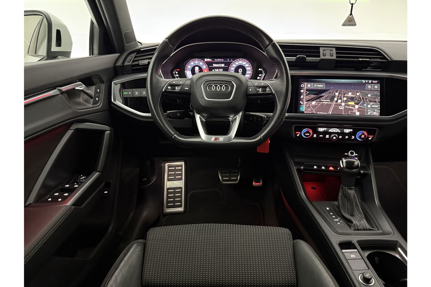 Audi Q3 35 TFSI 150PK S-line LED Trekhaak Virtual Carplay Clima Cruise Navi PDC 19''LMV