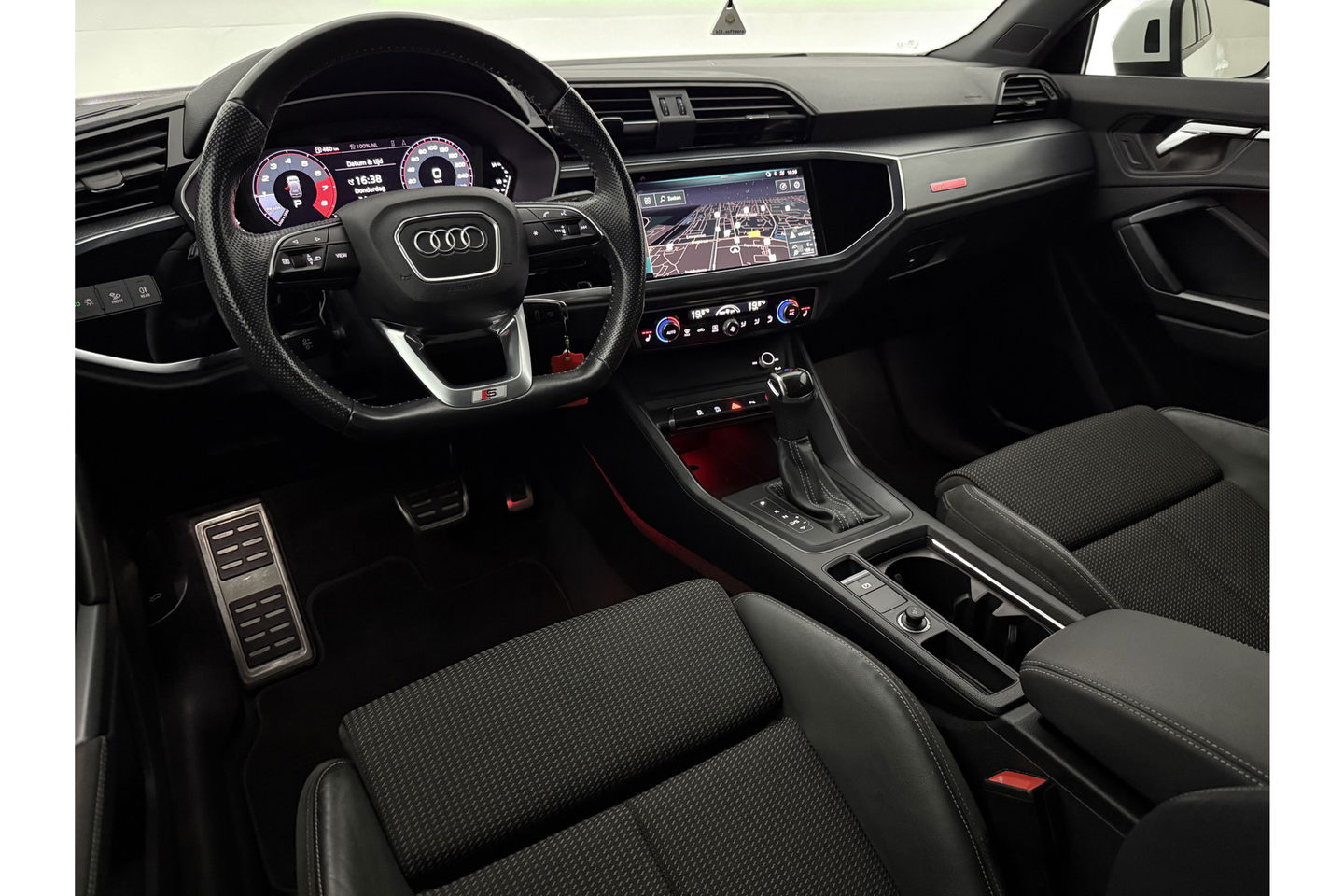 Audi Q3 35 TFSI 150PK S-line LED Trekhaak Virtual Carplay Clima Cruise Navi PDC 19''LMV