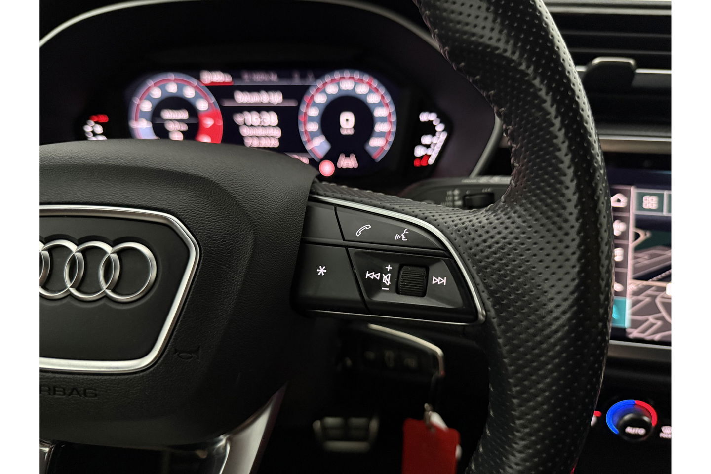Audi Q3 35 TFSI 150PK S-line LED Trekhaak Virtual Carplay Clima Cruise Navi PDC 19''LMV