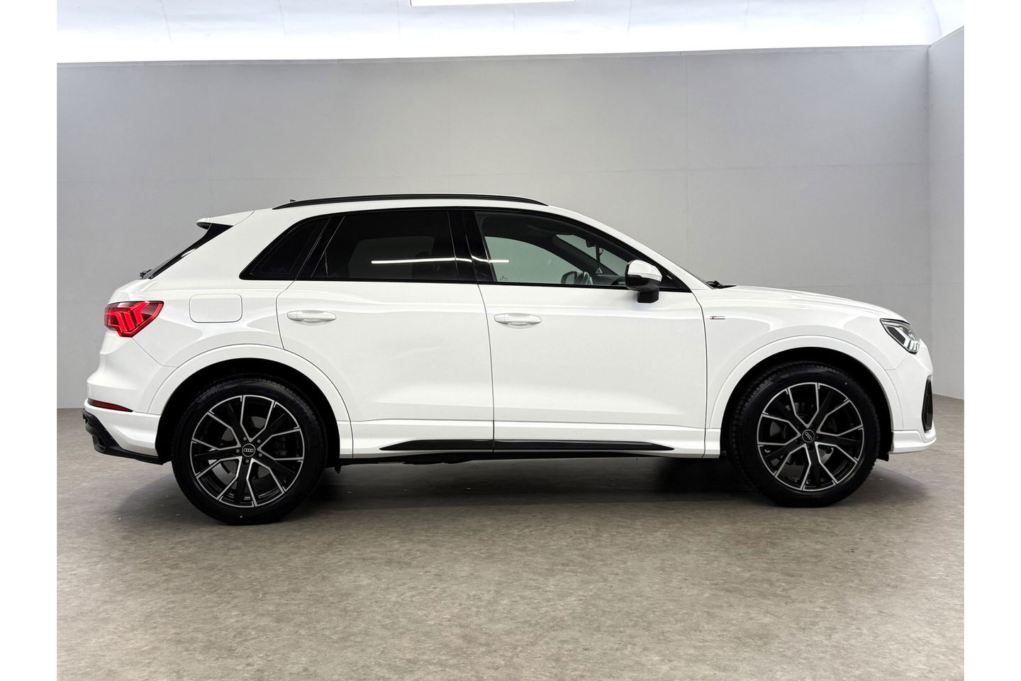 Audi Q3 35 TFSI 150PK S-line LED Trekhaak Virtual Carplay Clima Cruise Navi PDC 19''LMV