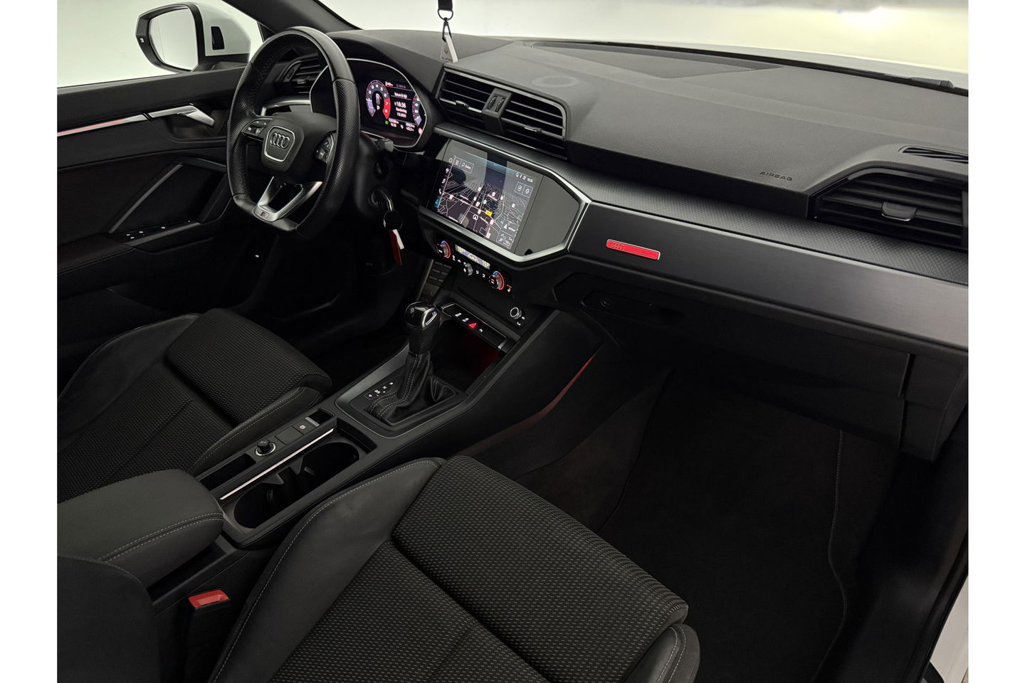 Audi Q3 35 TFSI 150PK S-line LED Trekhaak Virtual Carplay Clima Cruise Navi PDC 19''LMV