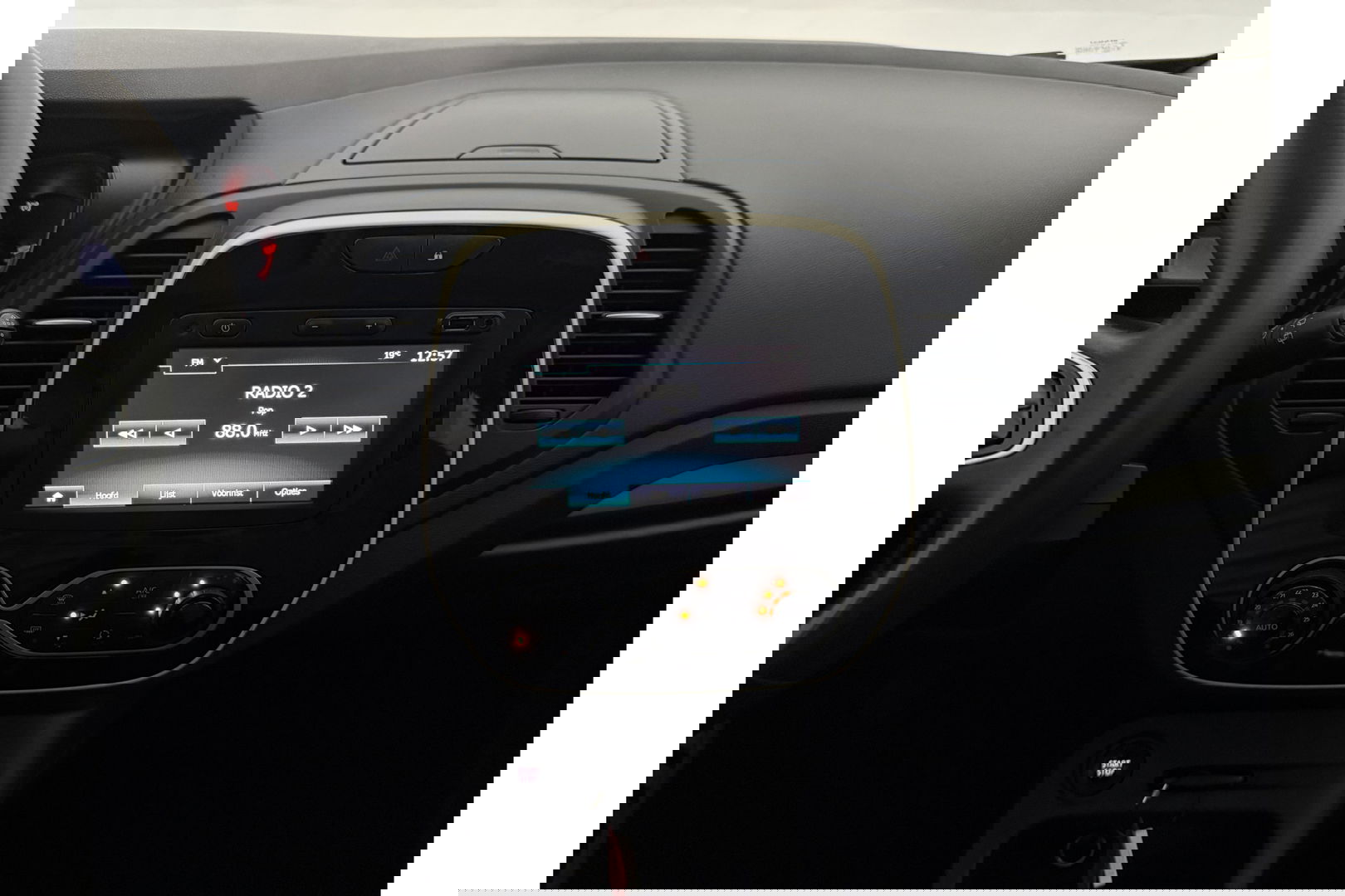Renault Captur 0.9 TCe Limited LED Clima Cruise Parkeersensoren 16"LMV