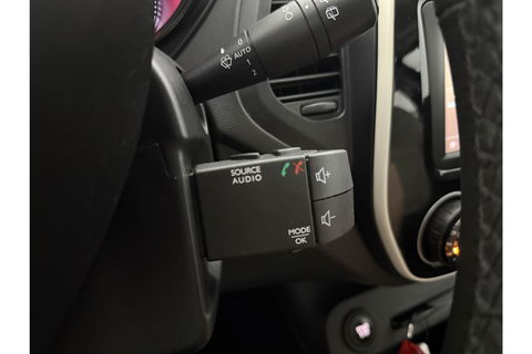 Renault Captur 0.9 TCe Limited LED Clima Cruise Parkeersensoren 16"LMV