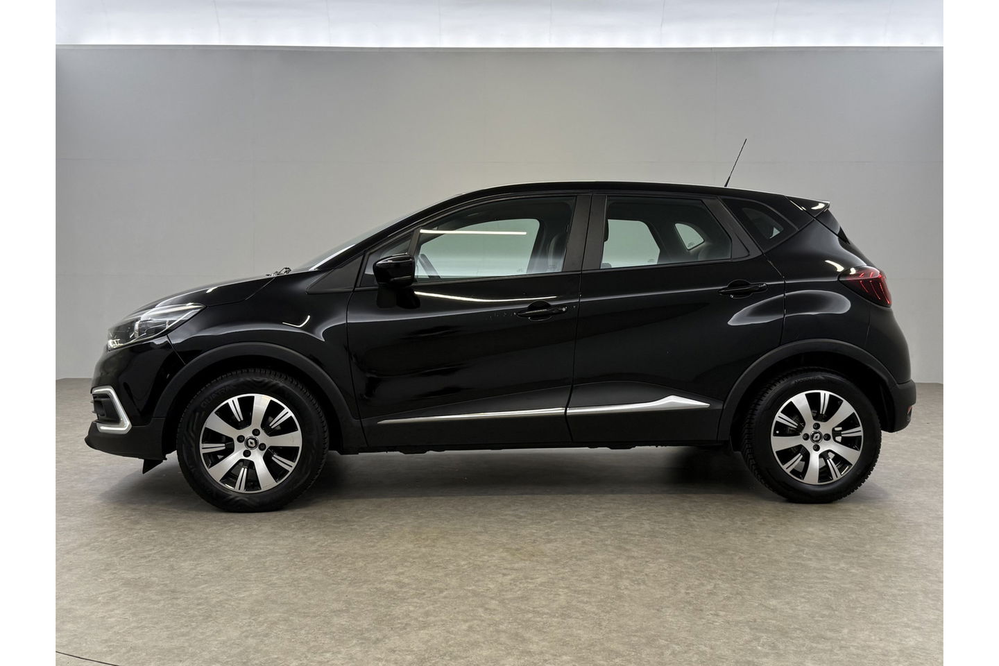 Renault Captur 0.9 TCe Limited LED Clima Cruise Parkeersensoren 16"LMV