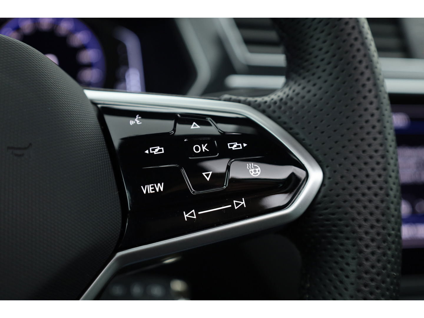 Volkswagen Tiguan 1.5 TSI R-Line DSG | Pano | Elek. Trekhaak | standkachel | IQ. Light | Camera | Stoel- Stuurverw.