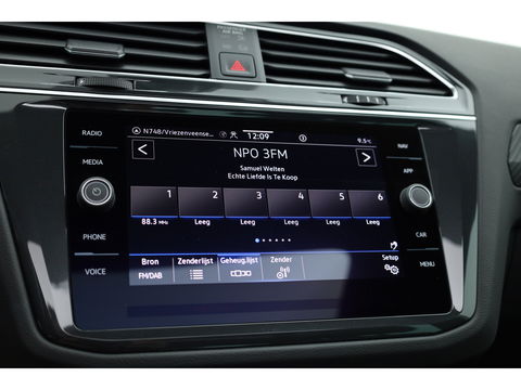 Volkswagen Tiguan 1.5 TSI R-Line DSG | Pano | Elek. Trekhaak | standkachel | IQ. Light | Camera | Stoel- Stuurverw.