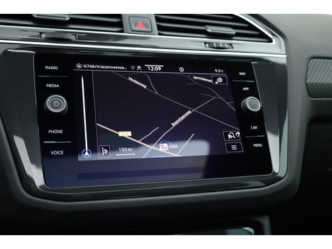 Volkswagen Tiguan 1.5 TSI R-Line DSG | Pano | Elek. Trekhaak | standkachel | IQ. Light | Camera | Stoel- Stuurverw.