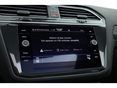 Volkswagen Tiguan 1.5 TSI R-Line DSG | Pano | Elek. Trekhaak | standkachel | IQ. Light | Camera | Stoel- Stuurverw.