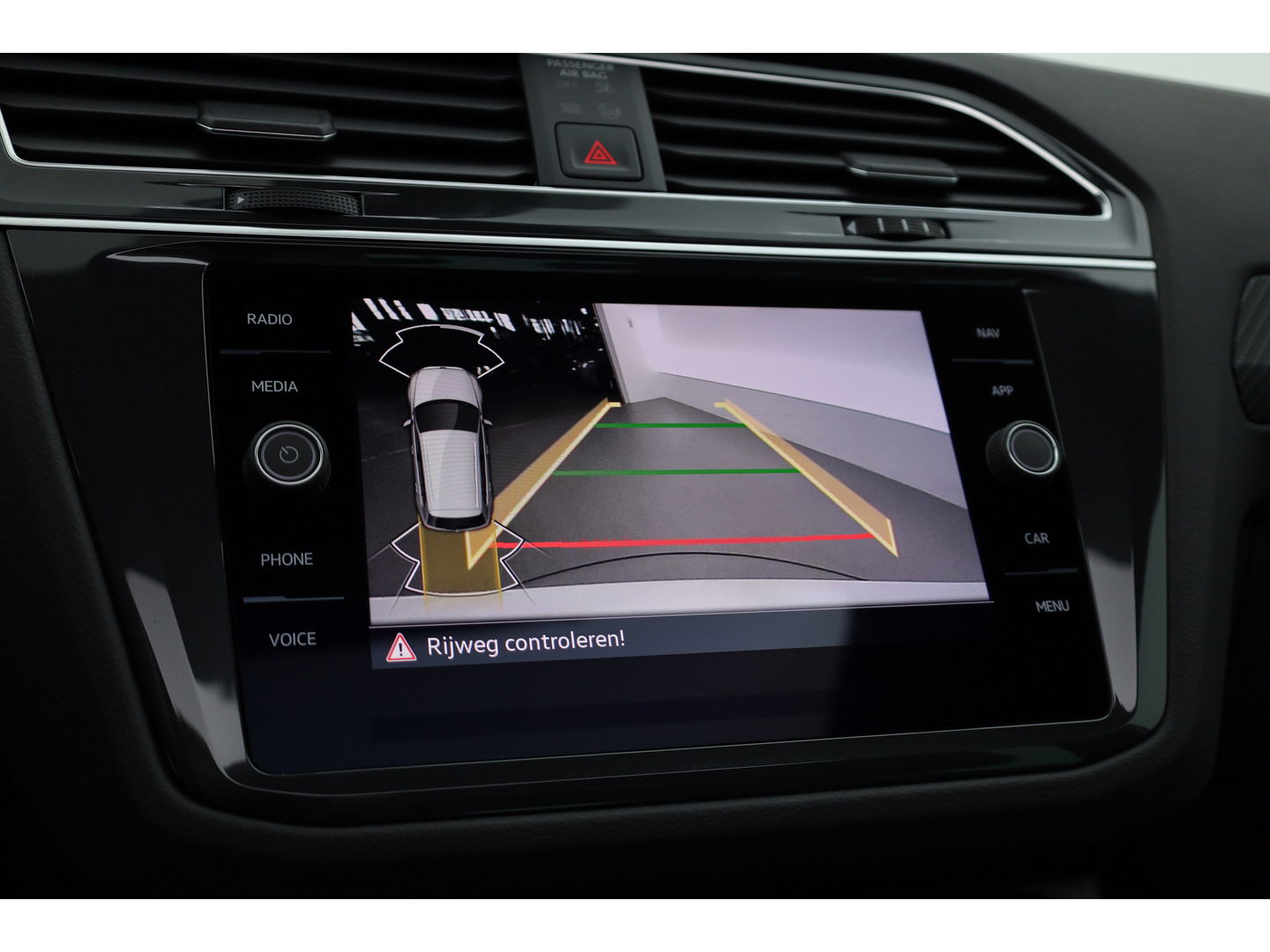 Volkswagen Tiguan 1.5 TSI R-Line DSG | Pano | Elek. Trekhaak | standkachel | IQ. Light | Camera | Stoel- Stuurverw.