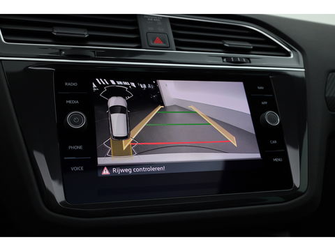 Volkswagen Tiguan 1.5 TSI R-Line DSG | Pano | Elek. Trekhaak | standkachel | IQ. Light | Camera | Stoel- Stuurverw.