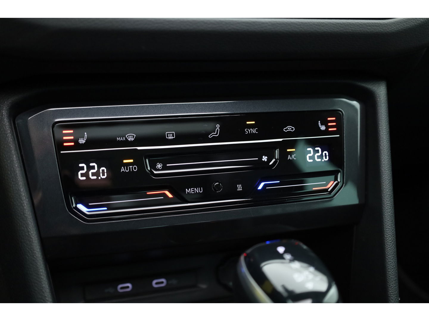 Volkswagen Tiguan 1.5 TSI R-Line DSG | Pano | Elek. Trekhaak | standkachel | IQ. Light | Camera | Stoel- Stuurverw.