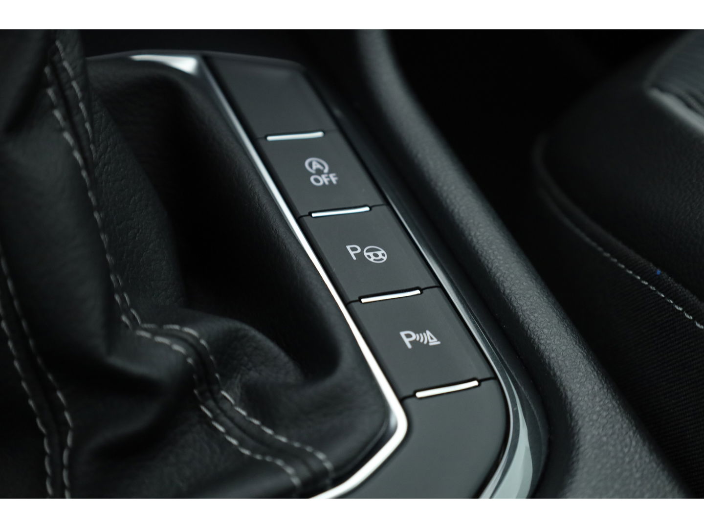 Volkswagen Tiguan 1.5 TSI R-Line DSG | Pano | Elek. Trekhaak | standkachel | IQ. Light | Camera | Stoel- Stuurverw.