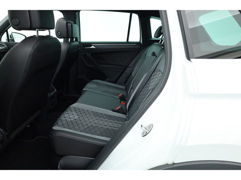 Volkswagen Tiguan 1.5 TSI R-Line DSG | Pano | Elek. Trekhaak | standkachel | IQ. Light | Camera | Stoel- Stuurverw.