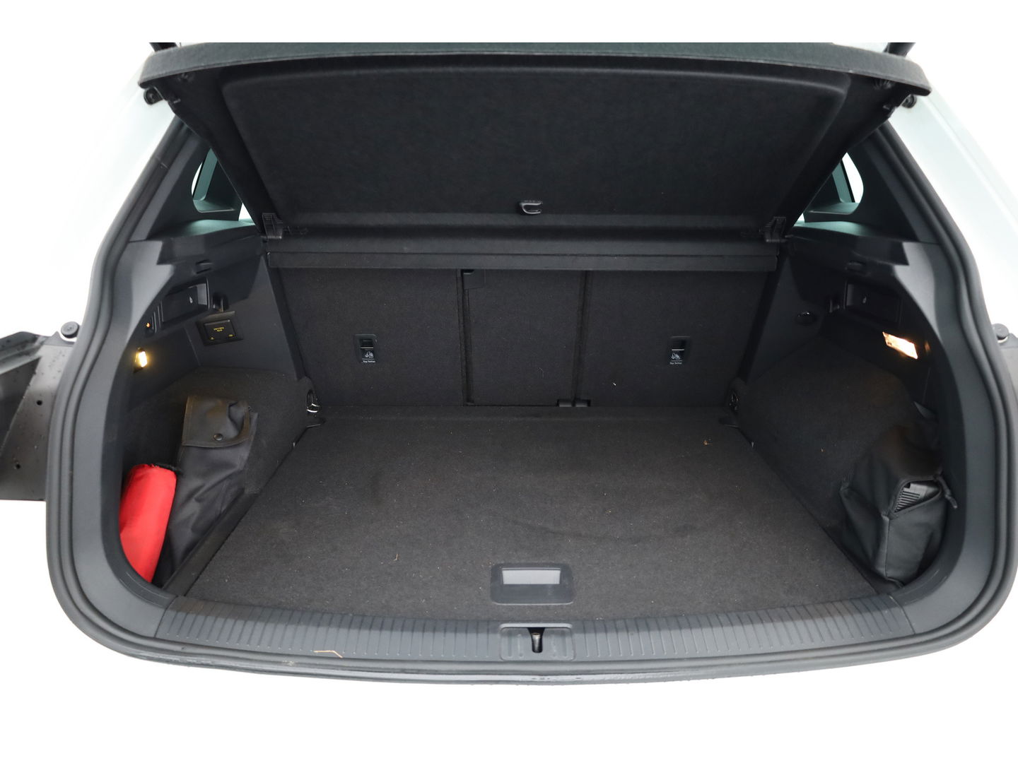 Volkswagen Tiguan 1.5 TSI R-Line DSG | Pano | Elek. Trekhaak | standkachel | IQ. Light | Camera | Stoel- Stuurverw.