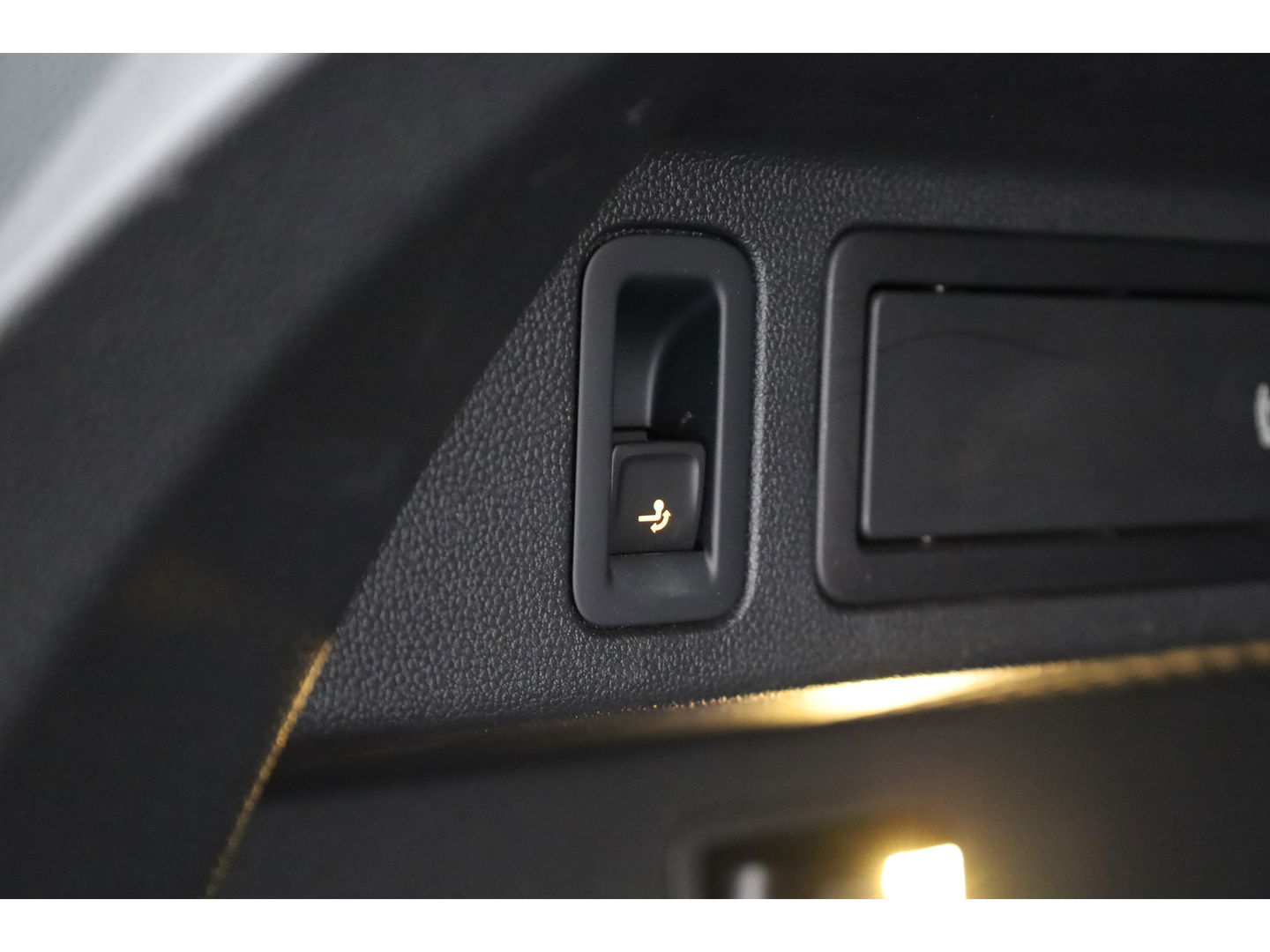 Volkswagen Tiguan 1.5 TSI R-Line DSG | Pano | Elek. Trekhaak | standkachel | IQ. Light | Camera | Stoel- Stuurverw.