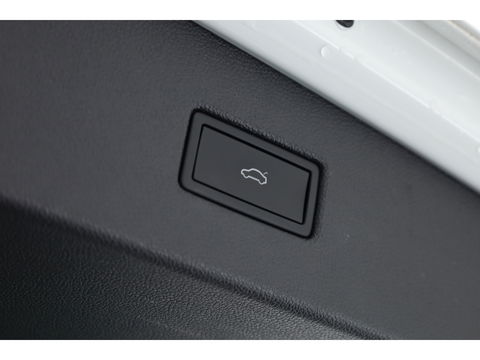 Volkswagen Tiguan 1.5 TSI R-Line DSG | Pano | Elek. Trekhaak | standkachel | IQ. Light | Camera | Stoel- Stuurverw.