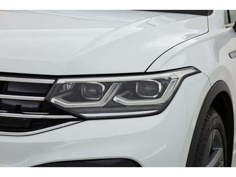 Volkswagen Tiguan 1.5 TSI R-Line DSG | Pano | Elek. Trekhaak | standkachel | IQ. Light | Camera | Stoel- Stuurverw.